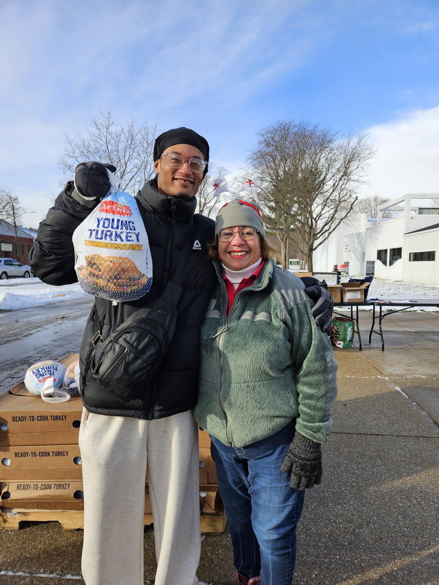 Turkey giveaway in action